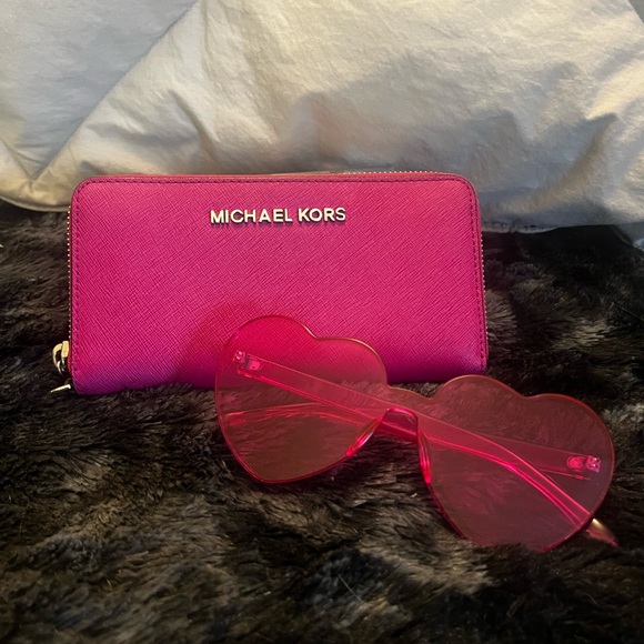 🩷 Michael Kors Fuscia Wallet 🩷 Barbiecore - Picture 1 of 10